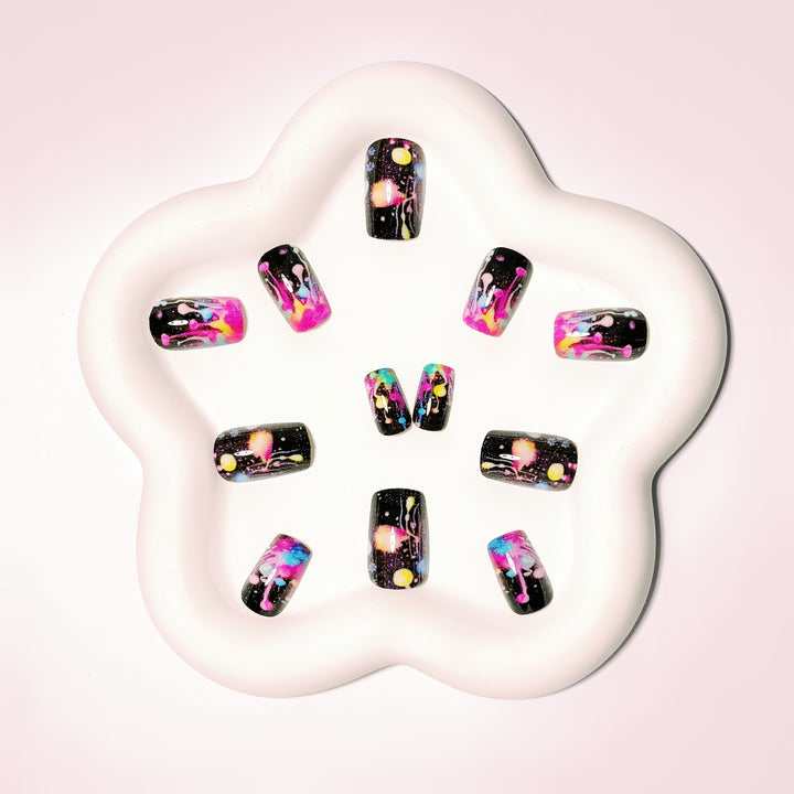 Artistic Splash Effect Nail Art Bowlift