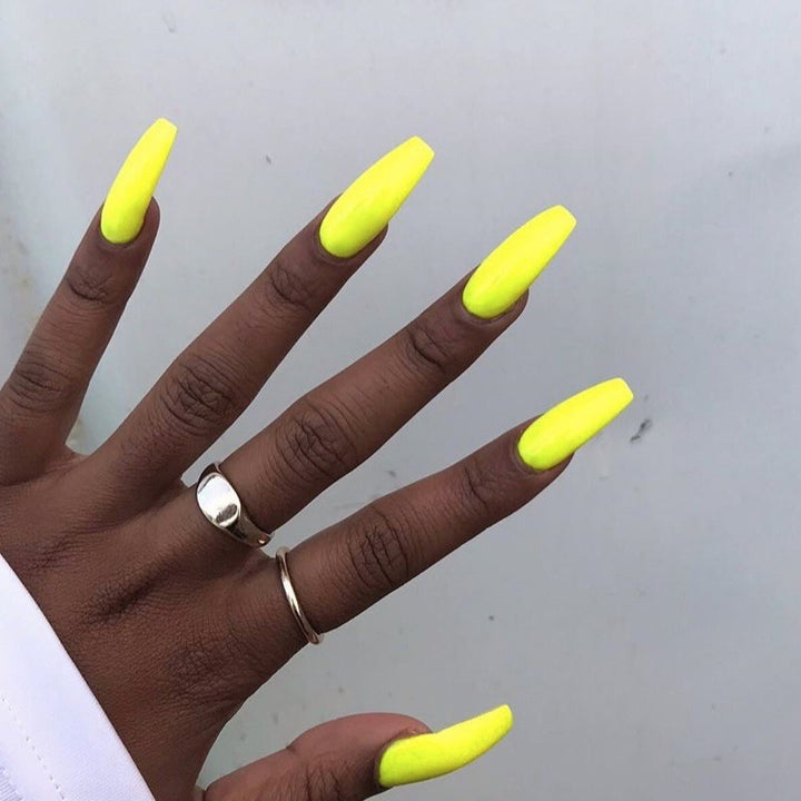 Artificial Stiletto Nails with High Gloss Finish Bowlift