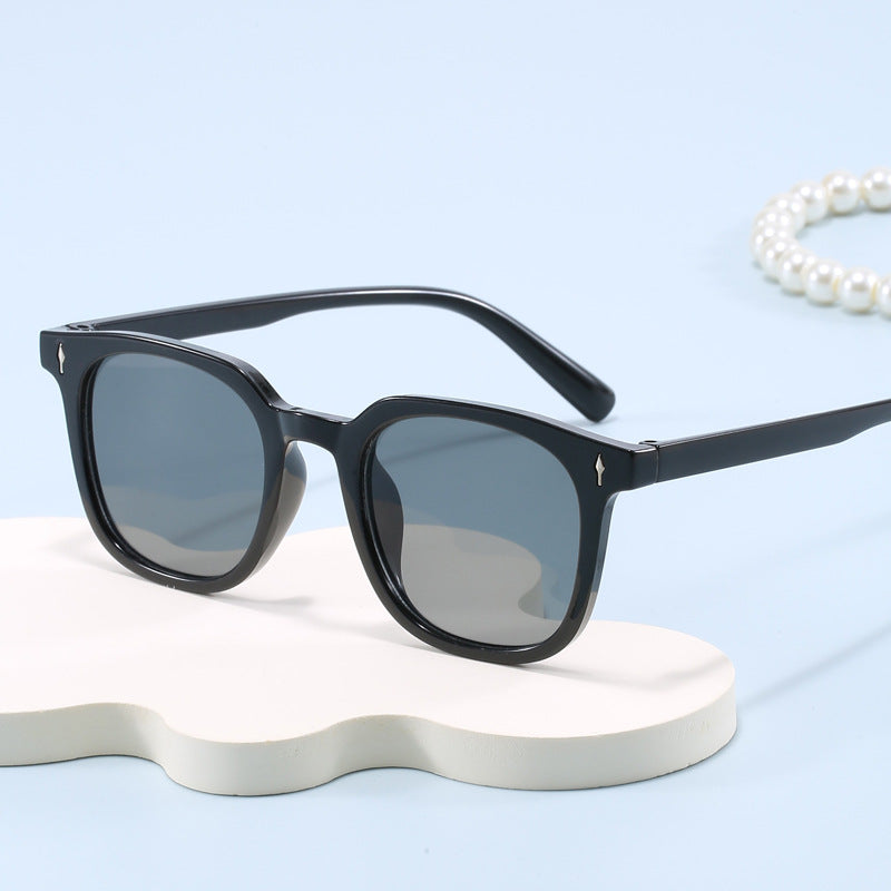 Women's fashionable square sunglasses with durable plastic frame Bowlift
