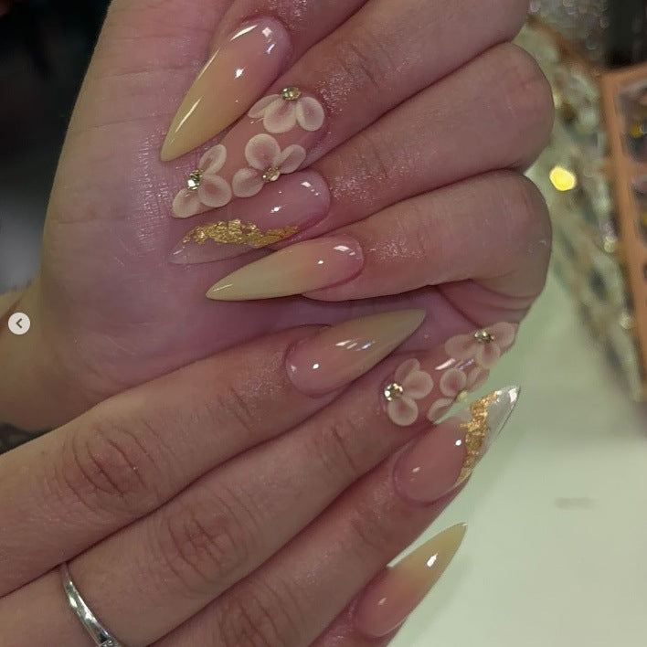 Artificial nail set with filigree flower decorations and elegant shine Bowlift