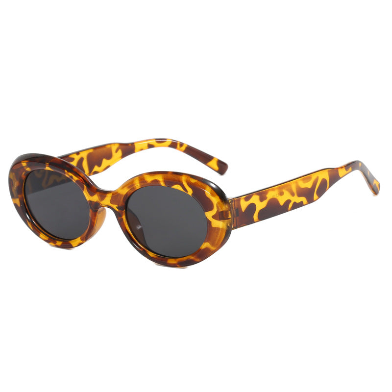 Ladies stylish sunglasses in extravagant leopard pattern Bowlift