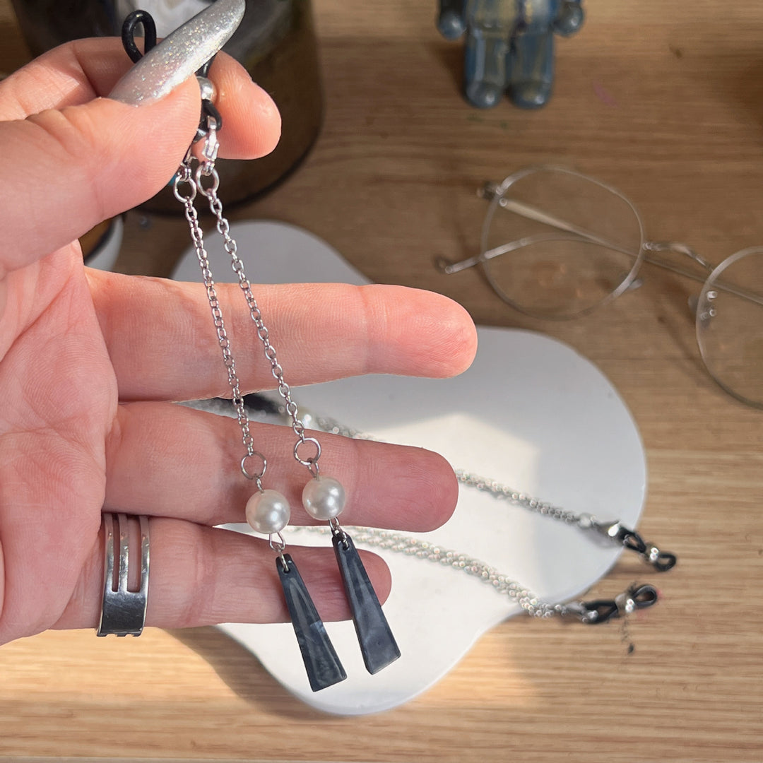 Chic Pearl and Chain Eyewear Holder Bowlift