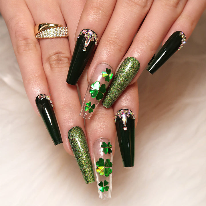 Artificial nail art with clover leaf motifs Bowlift