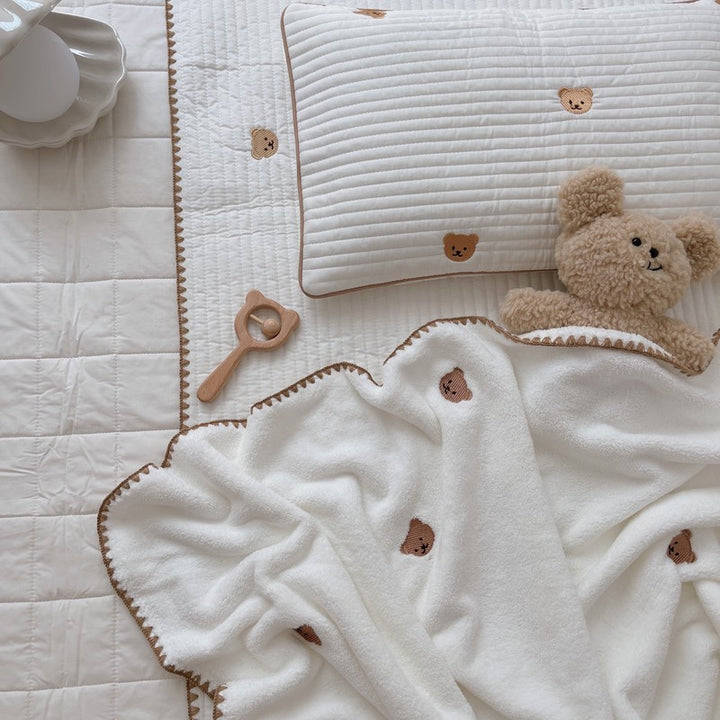 Unisex cuddly blanket with sweet bear motifs Bowlift