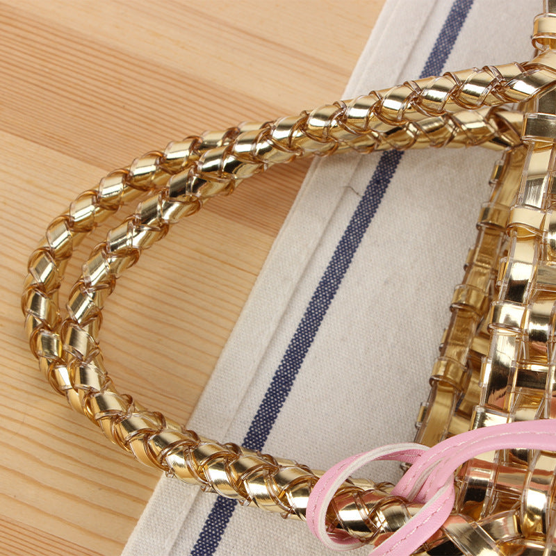 Playful basket bag with unique pendant Bowlift