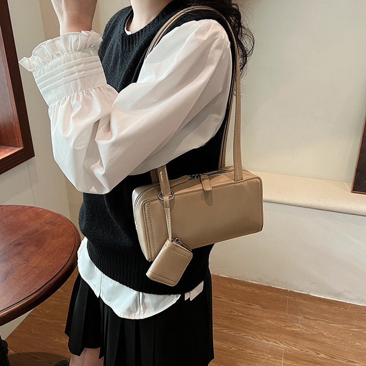 Elegant Structured Handbag Bowlift