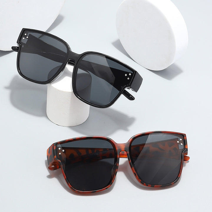 Ladies Fashion Sunglasses in clear lines design with high UV protection Bowlift