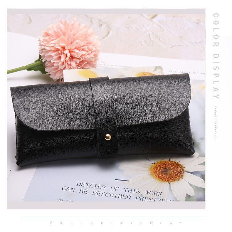 Unisex glasses case made of high-quality leather with button-crafted closure Bowlift