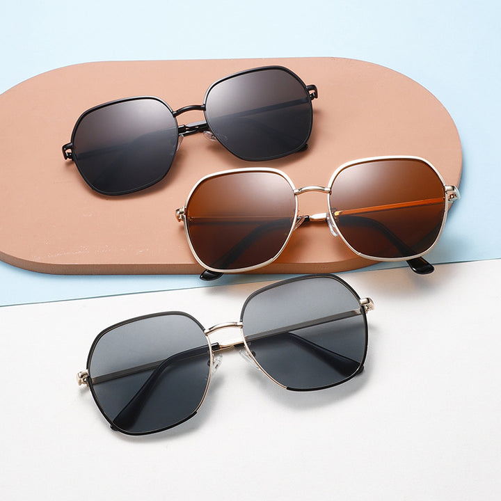 Women Elegant oversized Sunglasses with high-quality metal frame and UV protection Bowlift