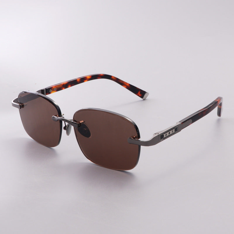 Ladies Elegant Sunglasses in Modern Retro Style Bowlift