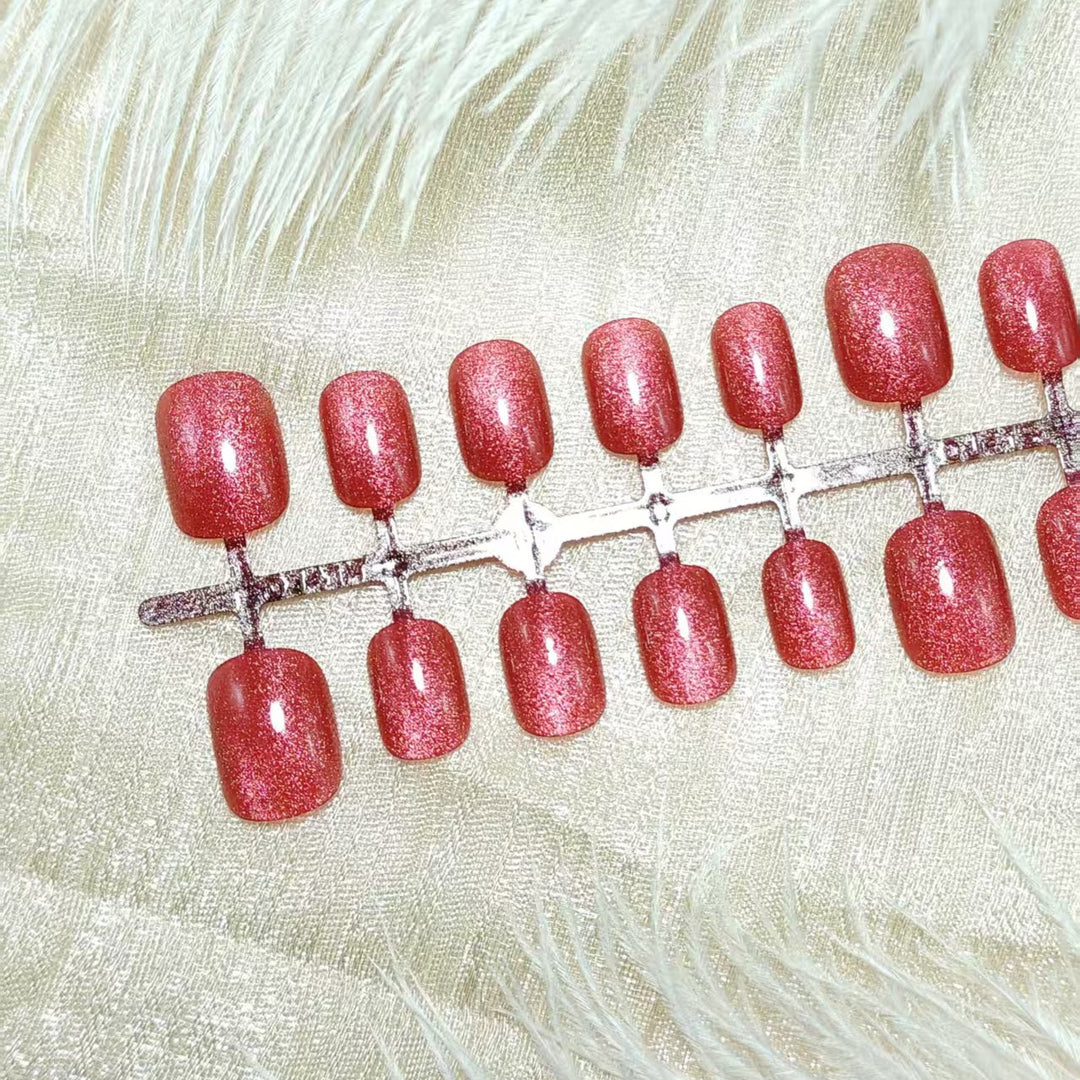 Glittering artificial nails with high gloss effect Bowlift