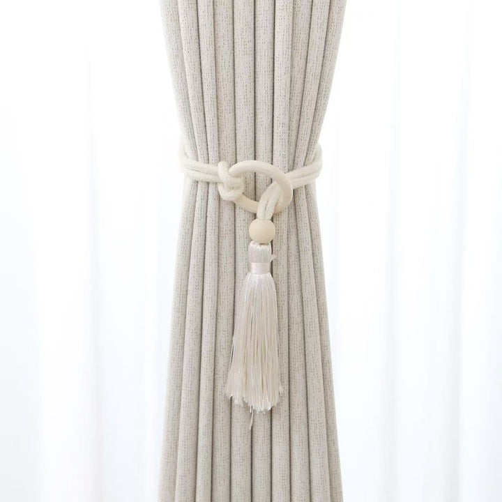 Elegant curtain tieback with tassels Bowlift