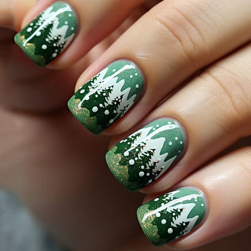 Artificial nails with winter-themed Christmas tree design Bowlift