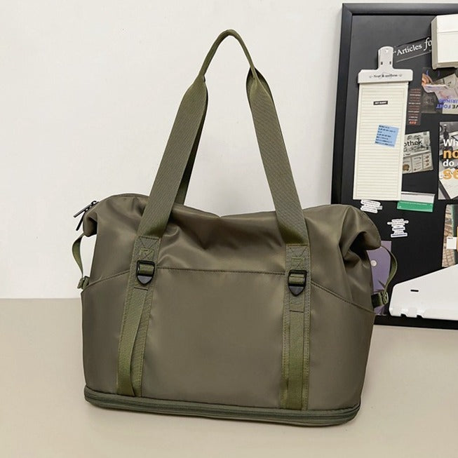 Spacious sports and travel bag with water-repellent material Bowlift