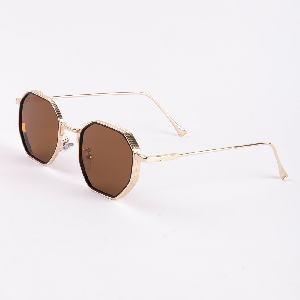 Ladies sunglasses in an elegant, geometric style with durable frame Bowlift