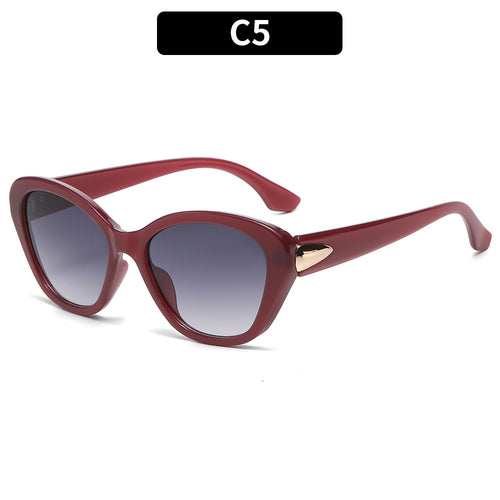 Stylish Cat-Eye Sunglasses with Metal Accents