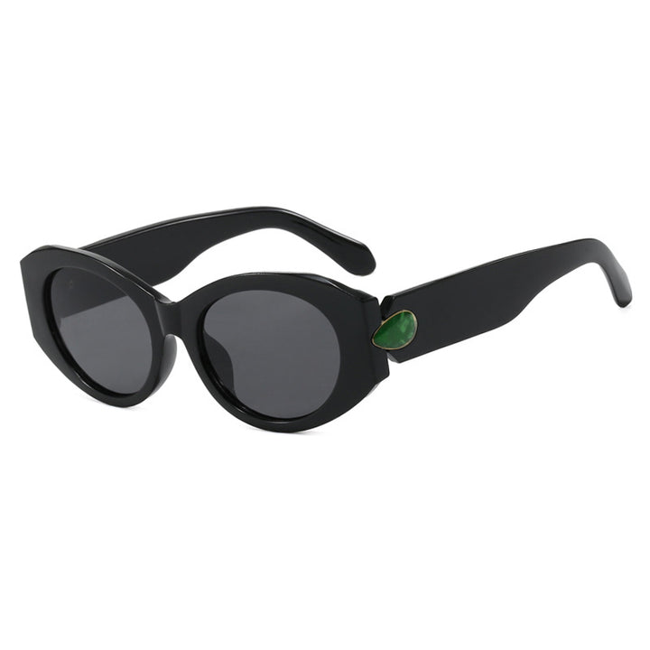 Women elegant sunglasses with stylish contours Bowlift