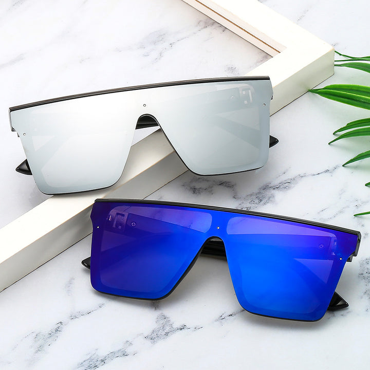 Women oversized sunglasses in trendy style with wide frame construction Bowlift