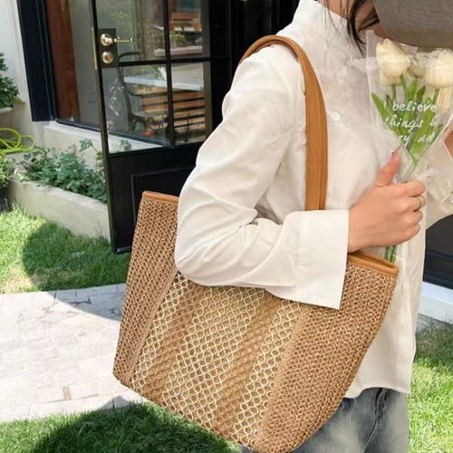 Elegant Bast Handbag with Leather Accents Bowlift