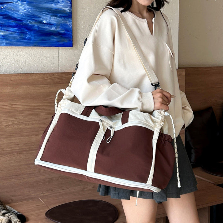 Sporty travel bag with smart organizer compartments Bowlift