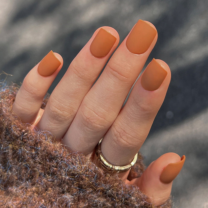 Artificial nail art with matte finish Bowlift