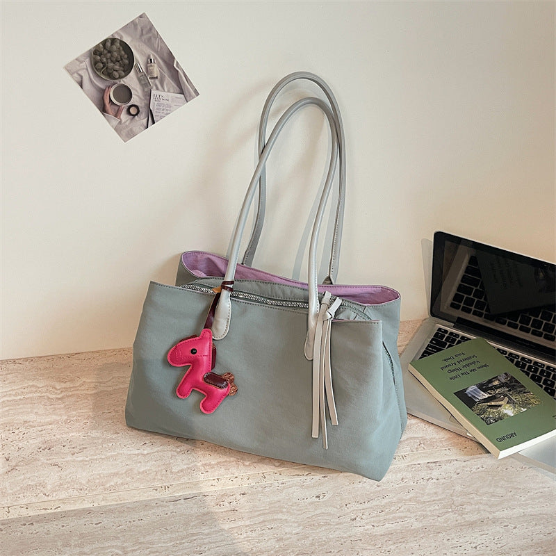 Elegant Tote Bag with Zipper and Practical Interior Pockets Bowlift