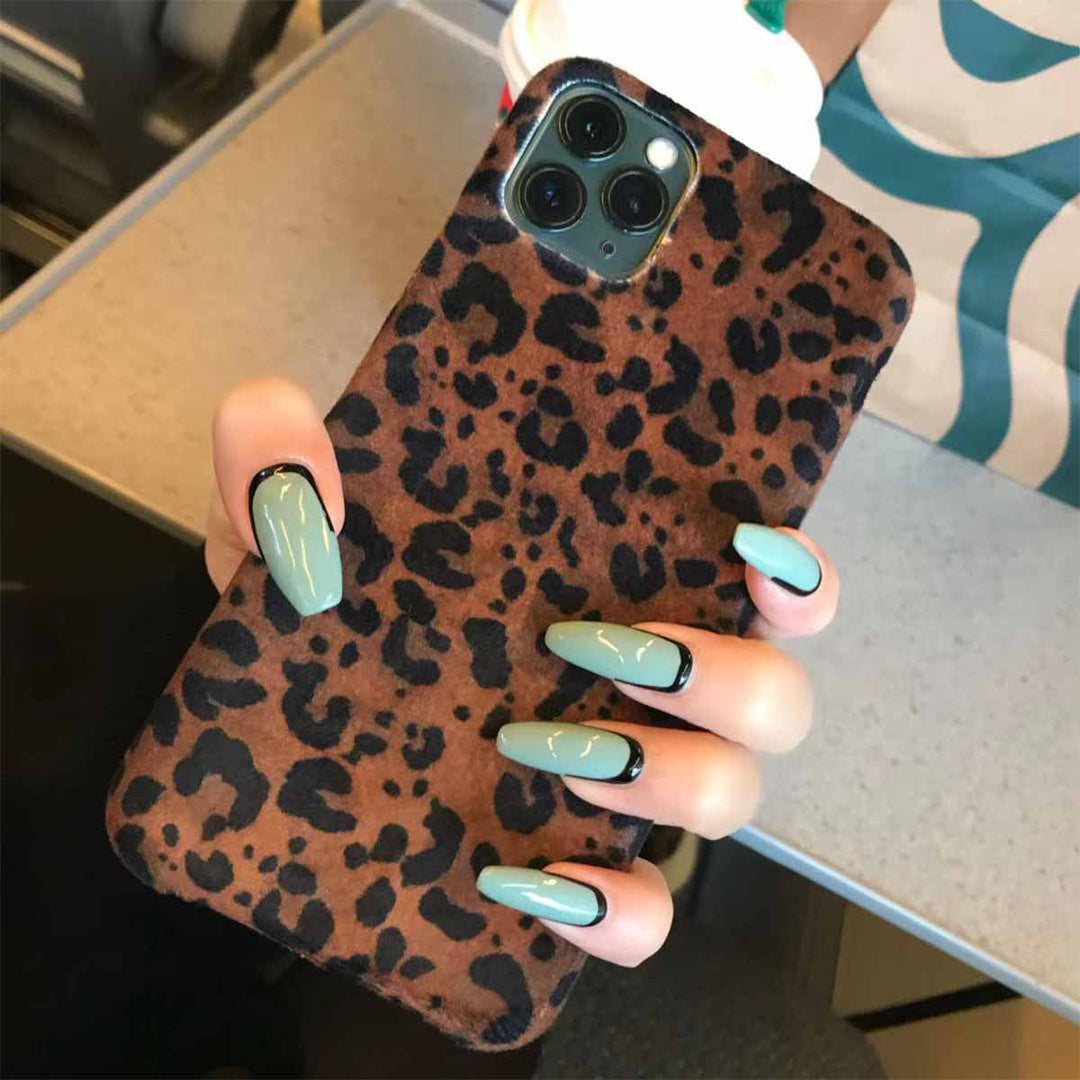 Premium phone case in leopard design Bowlift