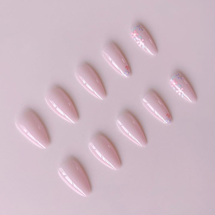 Artificial nail set with delicate floral pattern and glossy finish Bowlift