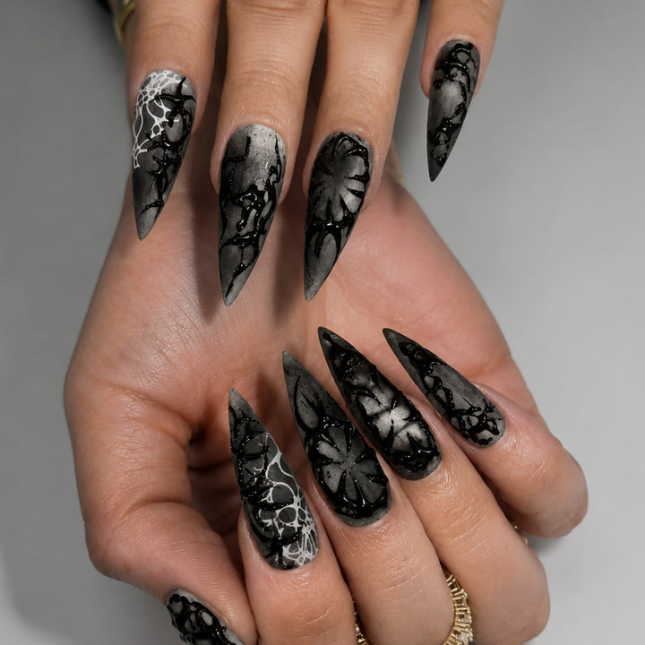 Nail art set with glamorous Gothic design Bowlift