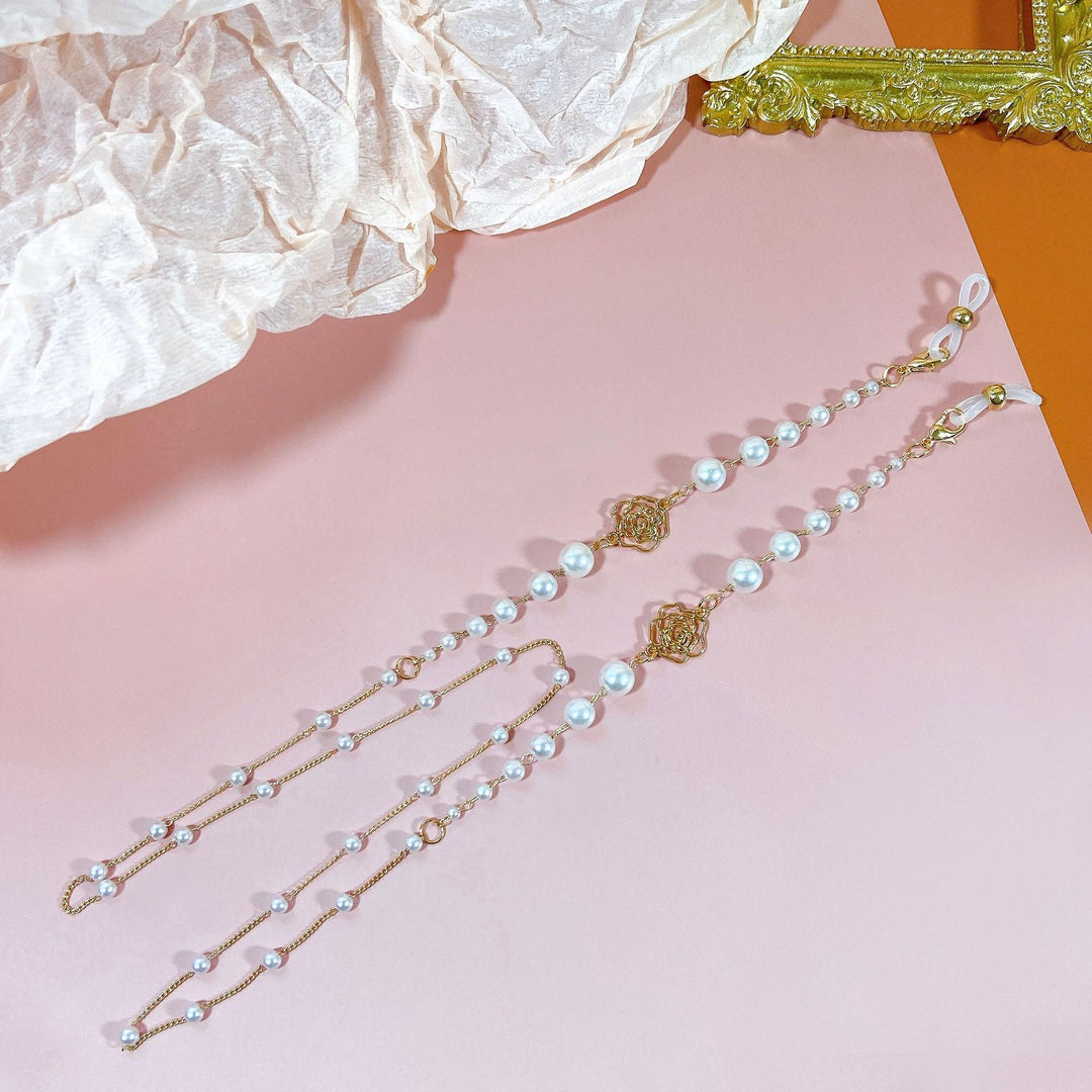 Sparkling glasses holder chain with pearls and floral pendants Bowlift