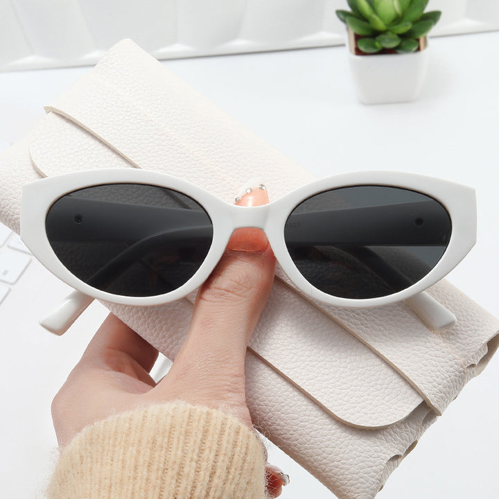 Women's Cat-Eye Sunglasses with Elegant Plastic Frame Bowlift