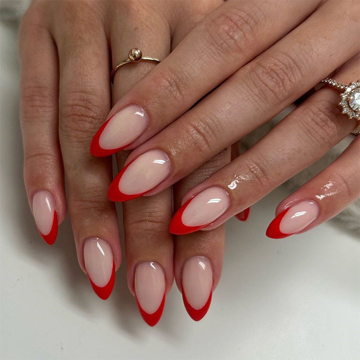 Artificial nails in stylish stiletto design with eye-catching top coat Bowlift
