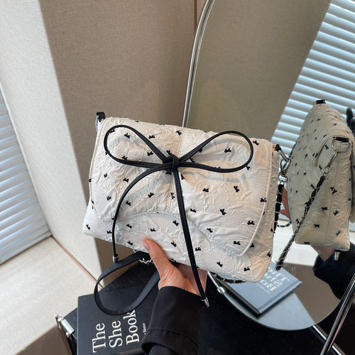 Fashionable Quilted Handbag Bowlift