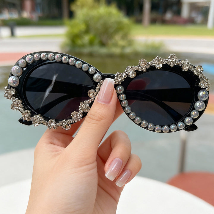 Elegant Pearl-Embellished Cat-Eye Sunglasses Bowlift