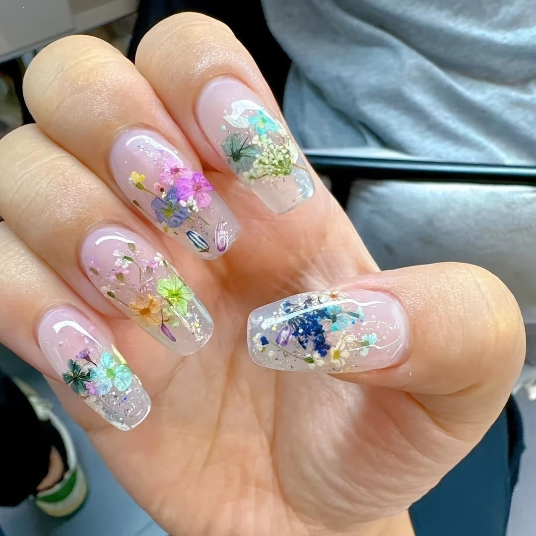 Artificial nails with glamorous glitter design and high gloss finish Bowlift