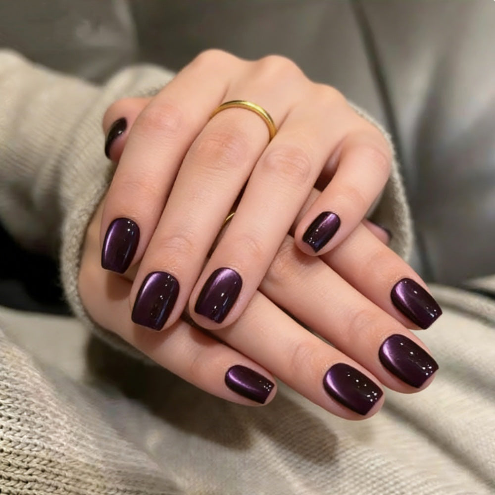 Artificial nails with elegant gradient and shimmering shine Bowlift