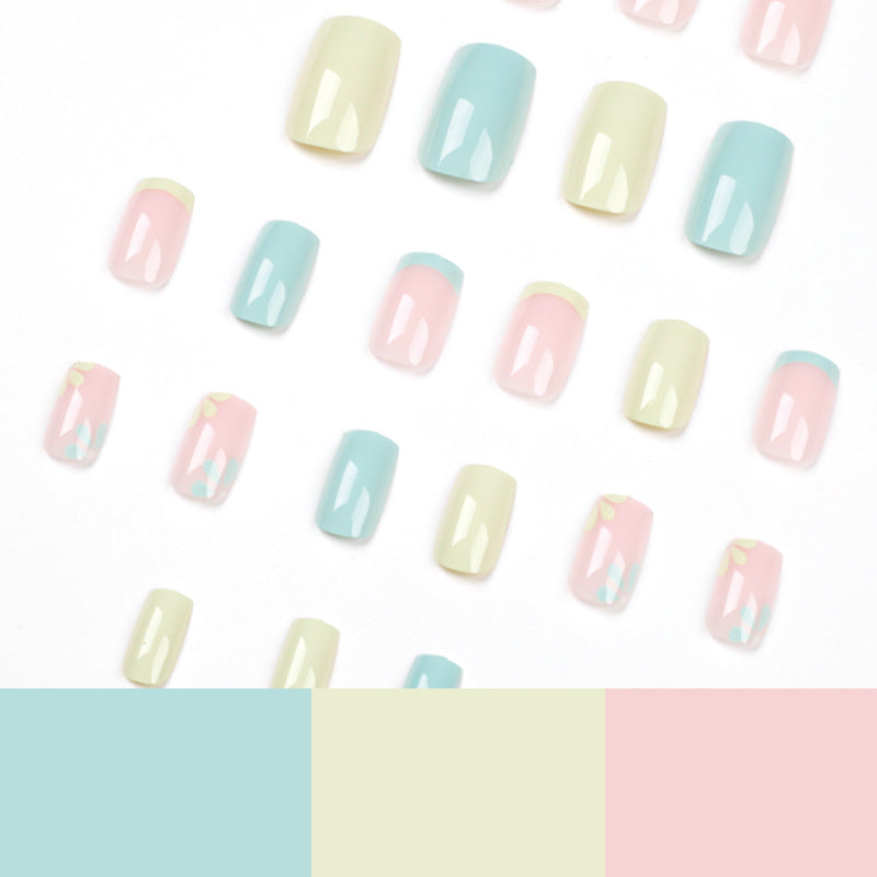 Artful nail extensions in trendy floral design Bowlift