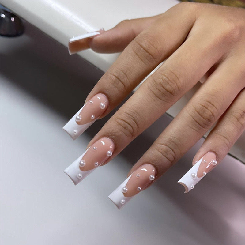 Nail art set with exquisite pearl accents and transparent design Bowlift