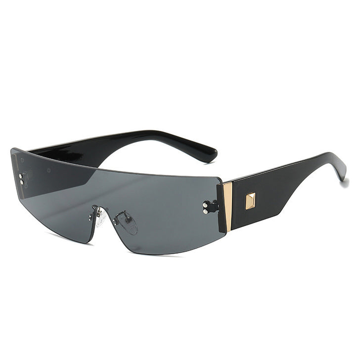 Ladies trendy sunglasses with futuristic design Bowlift