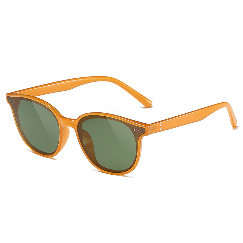 Ladies sunglasses in elegant retro style Bowlift