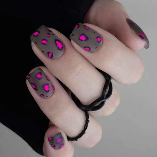 Artificial Nail Art with Leopard Pattern Bowlift
