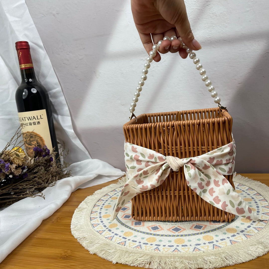 Women's stylish rattan container with pearl handle Bowlift