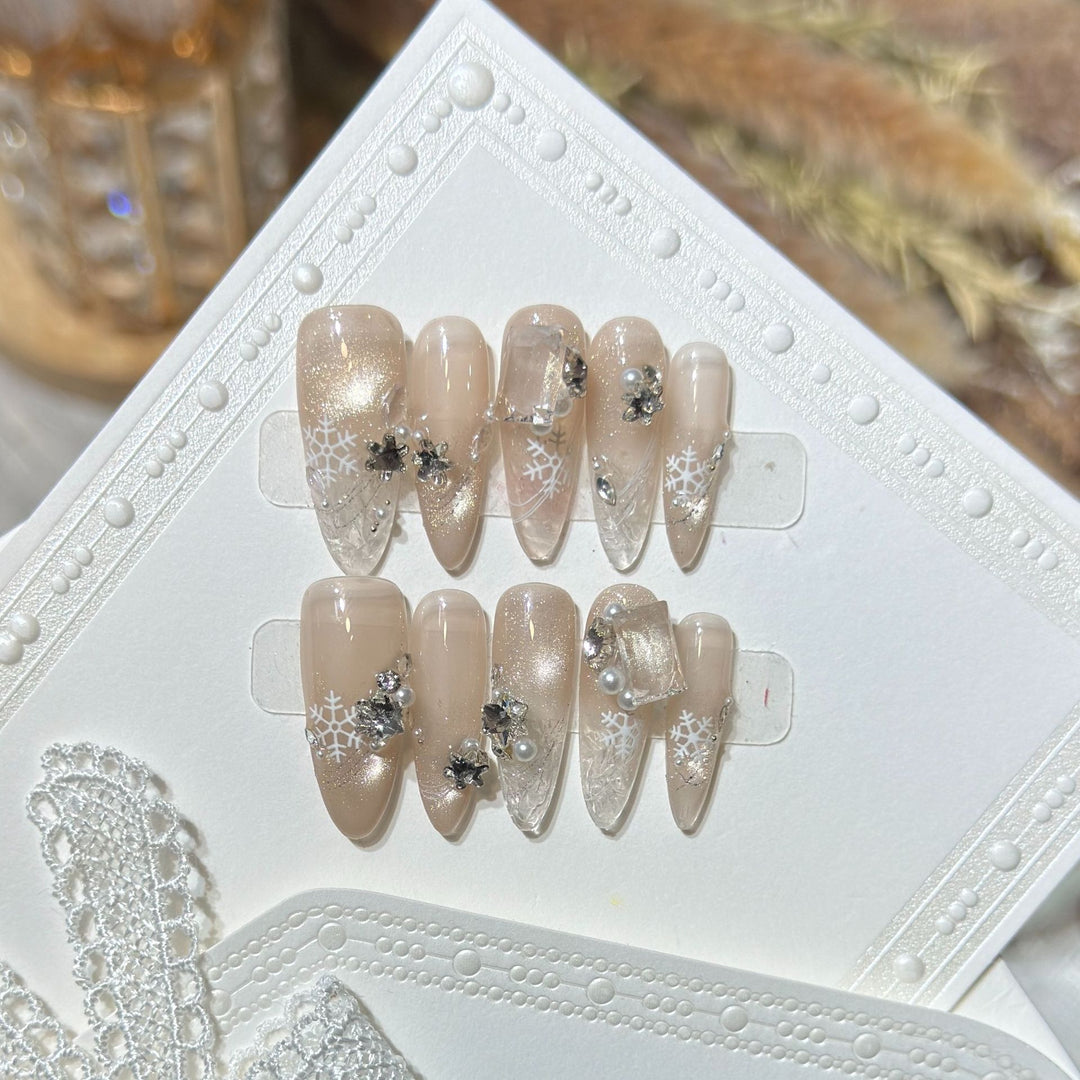 Snowflake-Inspired Stiletto Press-On Nail Set Bowlift