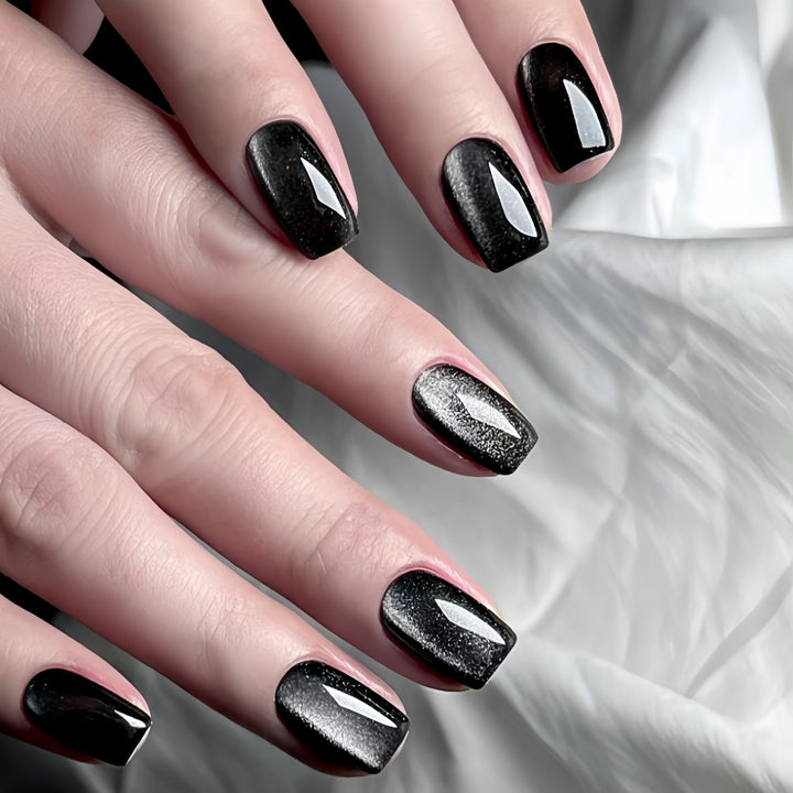 Fashionable artificial nails with high gloss and glamorous finish Bowlift
