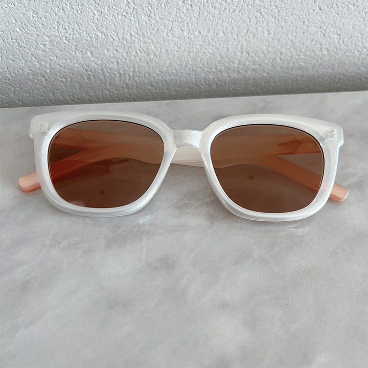 Women’s fashionable square sunglasses with UV protection filter and sturdy frame Bowlift