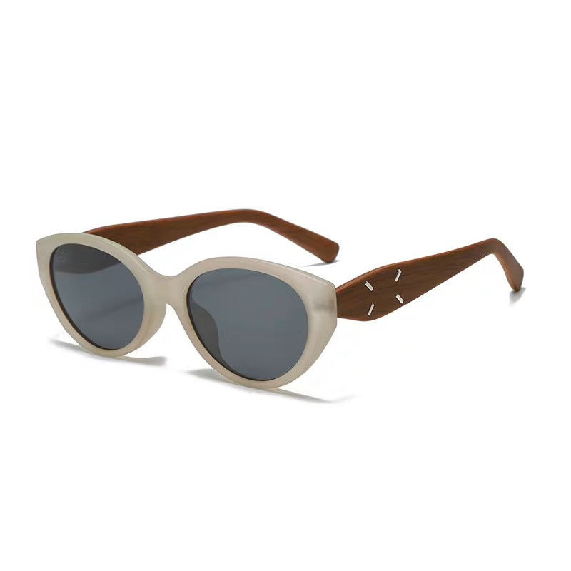 Fashionable Sunglasses in Elegant Cat-Eye Style Bowlift