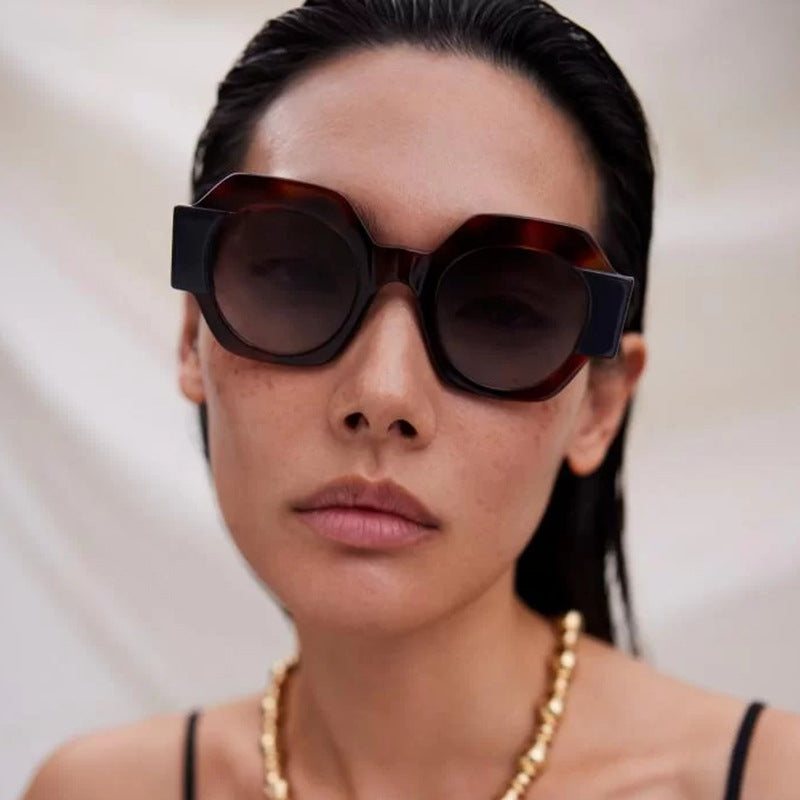 Ladies trendy sunglasses in hexagonal design Bowlift