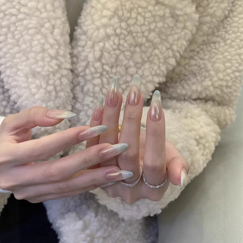 Elegant and Shiny Artificial Nails Bowlift
