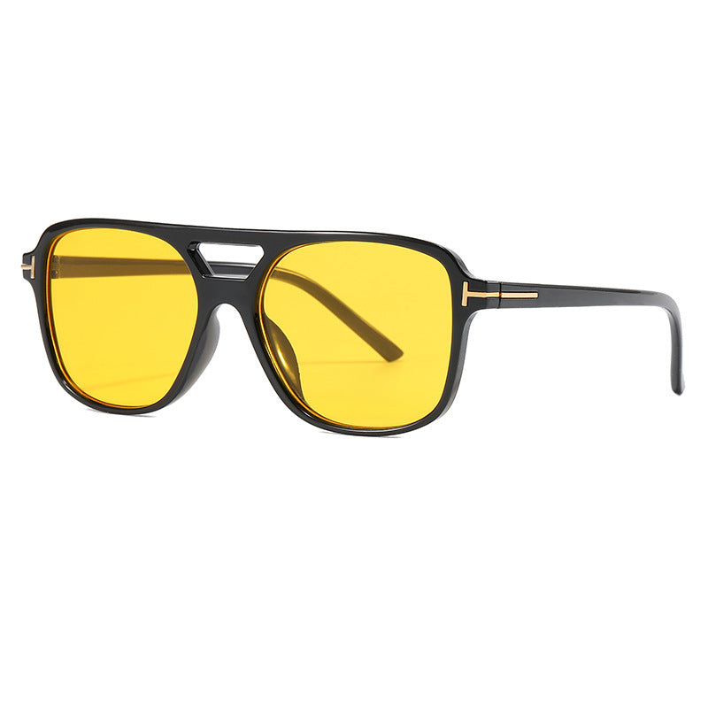 Ladies' striking sunglasses with outstanding shape Bowlift
