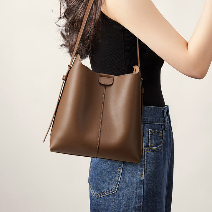 Elegant Structured Shoulder Bag Bowlift